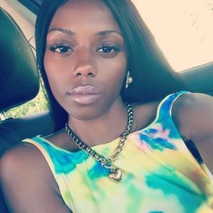 Meet your Posher, Kamira